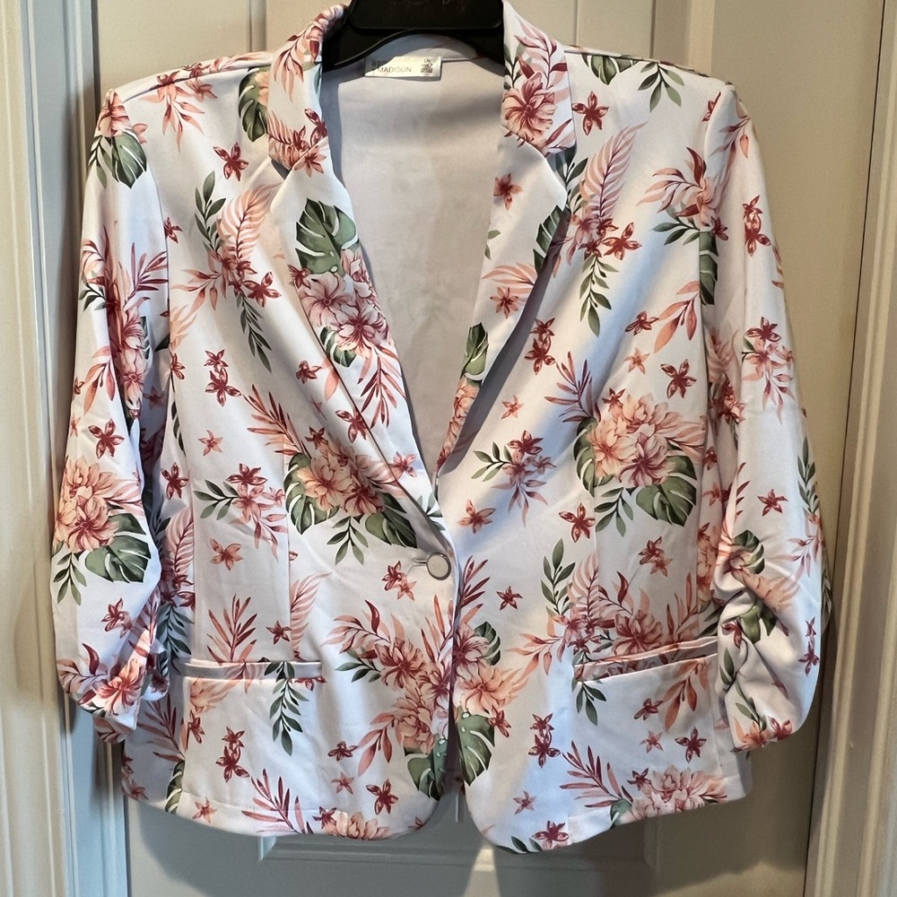 NWT 89th & Madison ivory white Floral Blazer with coral Pink and Green Accents